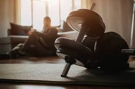 足坛消息：国王杯、巴萨2-0客胜桑坦德竞技；意甲、科莫1-3AC米兰