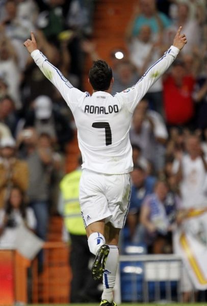 斯托克顿批评詹姆斯：直升机上山不如徒步攀登